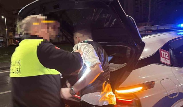 Ceza yiyen alkollü sürücü ekiplere önce 'teşekkür' etti, sonra zorluk çıkardı