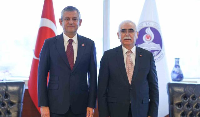 CHP Genel Başkanı Özel: 'Anayasa Mahkemesi, Türkiye'de herkesin, her türlü tartışmadan uzak tutması gereken bir mahkeme'