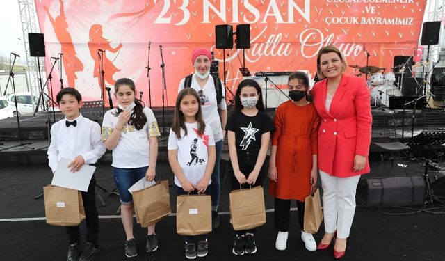 CHP'nin 23 Nisan tanıtımıyla ilgili Atatürk tepkisine cevap: 'Çifte standart'