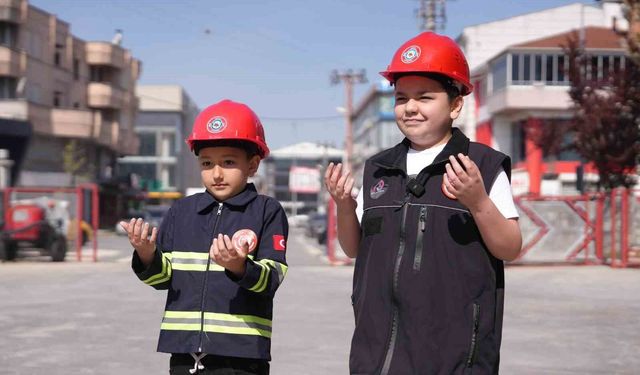 Çocukların itfaiyeci olma hayalleri gerçek oldu