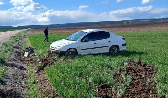 Çorum'da devrilen otomobilin sürücüsü yaralandı