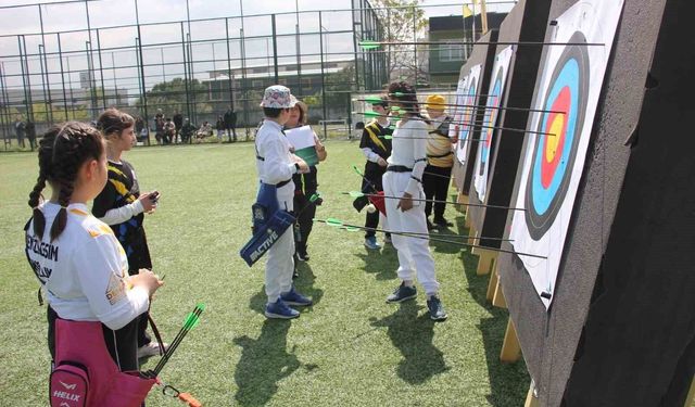 Denizli'de okçular 23 Nisan için yarıştı