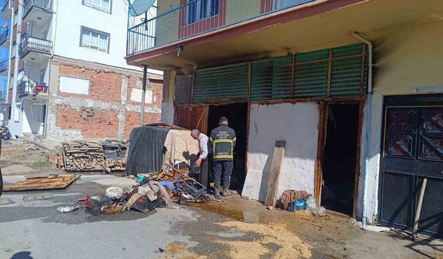 Depoda çıkan yangın büyümeden söndürüldü