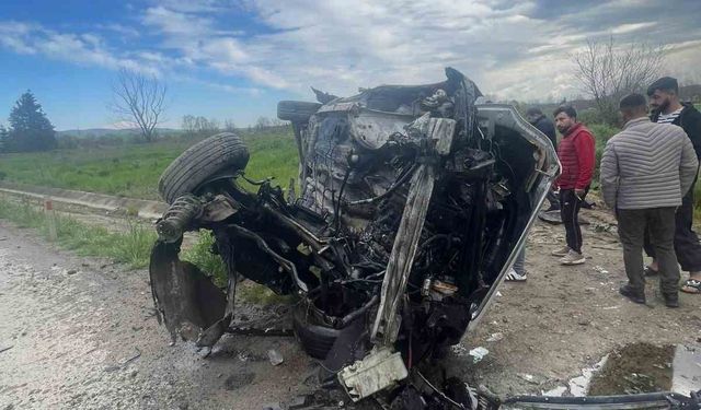 Direksiyon hakimiyetini kaybetti, yağmur suyu kanalına devrildi: 1 yaralı