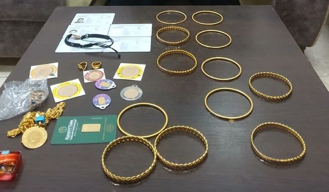 Diyarbakır'da otobüste unutulan çok sayıda altın sahibine teslim edildi