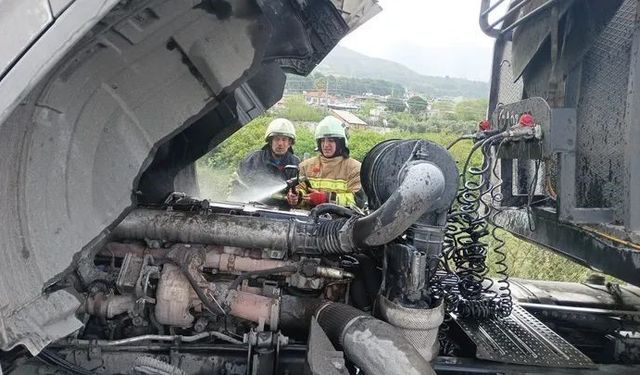 Dörtyol'da tırın motorunda yangın çıktı