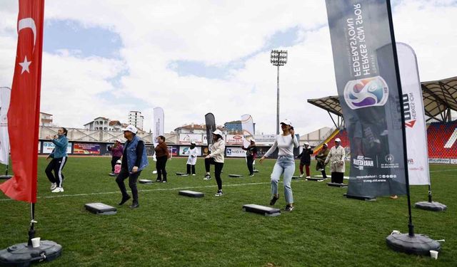 Dünya Sağlık Günü'nde 'Koşabiliyorken Koş' yürüyüşüne yoğun ilgi