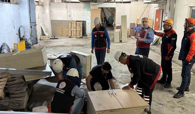 Düzce Atatürk Devlet Hastanesi'nde deprem tatbikatı gerçeği aratmadı