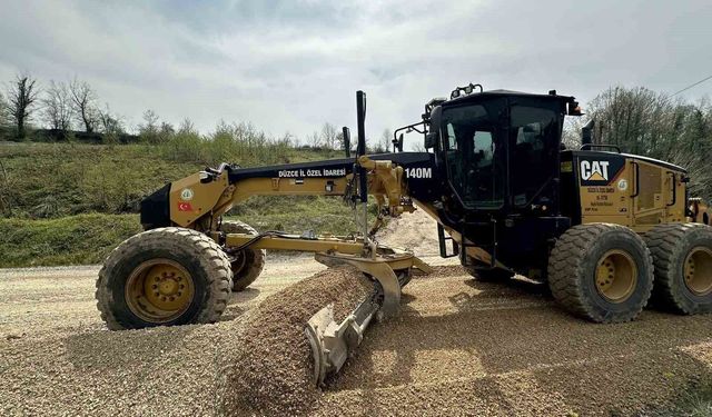 Düzce'de köy yollarında çalışmalar hız kazandı