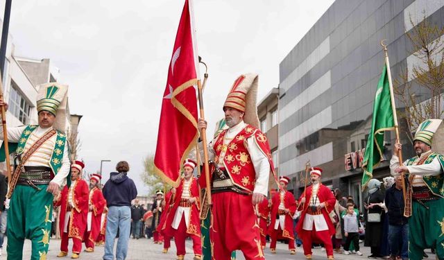Düzce'de mehter takımının gösterisine vatandaşlardan büyük ilgi