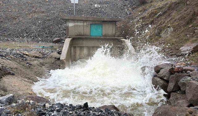 Eber Gölüne bir can suyu daha akmaya başladı