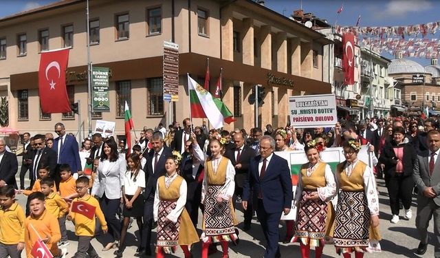Edirne'de 23 Nisan coşkusu Balkanlardan gelen öğrencilerle birlikte yaşandı