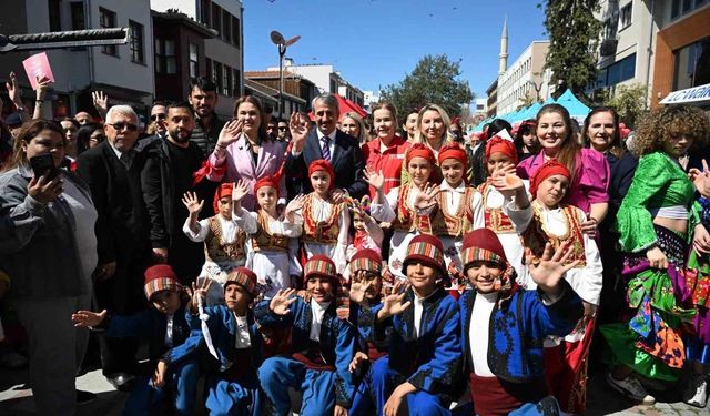 Edirne'de Dünya Romanlar Günü'nde renkli görüntüler