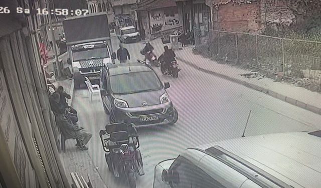 Edirne'de iki motosikletin çarpıştığı kaza kamerada: 1 yaralı