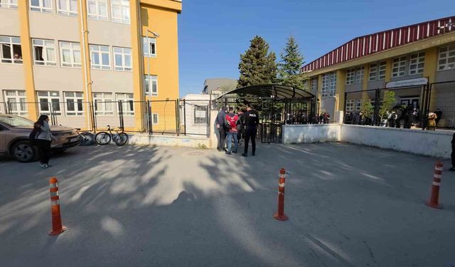Edirne'de lisede turnikeli güvenlik sistemi