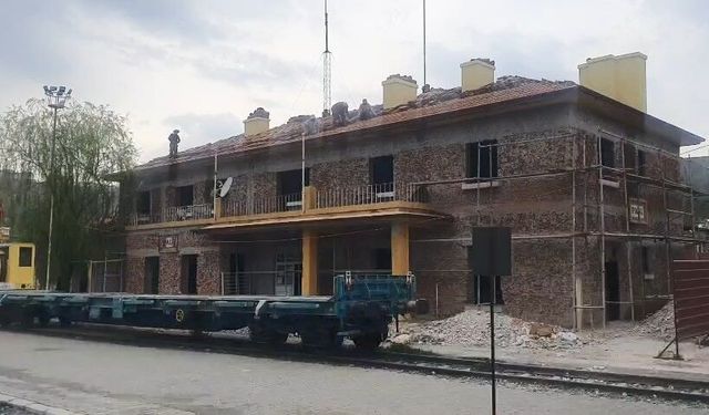 Elazığ'da 79 yıllık tarihi tren istasyonu yenileniyor