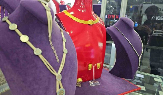 Elazığ'da ilk: Evlenecek çiftler için Trabzon hasırı altın kaplama gümüş setler görücüye çıktı