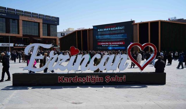 Erzincan'da öğretmenler şiddete karşı toplandı