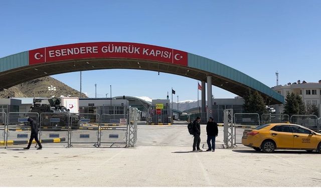 Esendere Sınır Kapısı'nda 'güvenli geçiş' mesaisi sürüyor