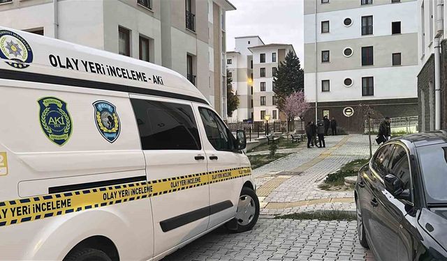 Eve giren hırsızlar yaklaşık 600 bin lira değerindeki ziynet eşyasını çaldı