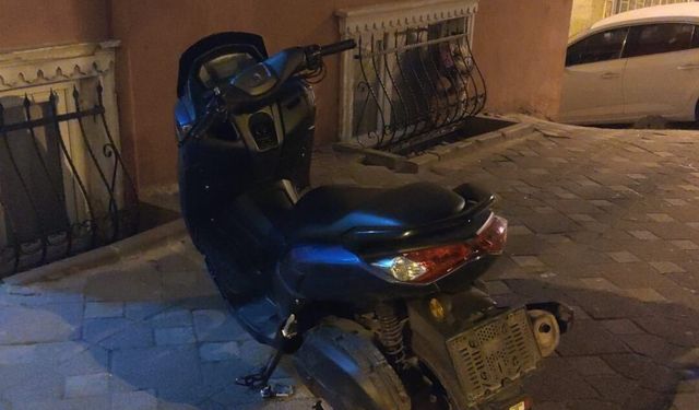 Fatih'te iş yerine silahlı saldırı kamerada: 3 şüpheli yakalandı