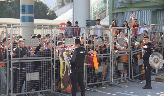 Galatasaray kafilesi İzmir'de