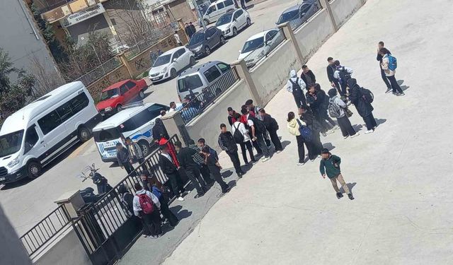 Gaziantep'te lise önünde kurusıkı tabancalı saldırı paniği