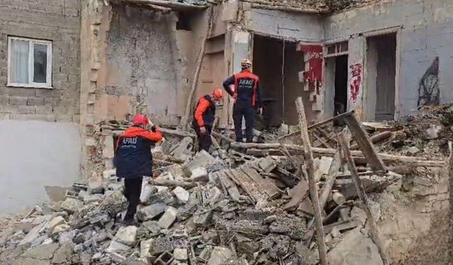 Gaziantep'te yoğun yağış sonrası kerpiç bina çöktü: 2 yaralı