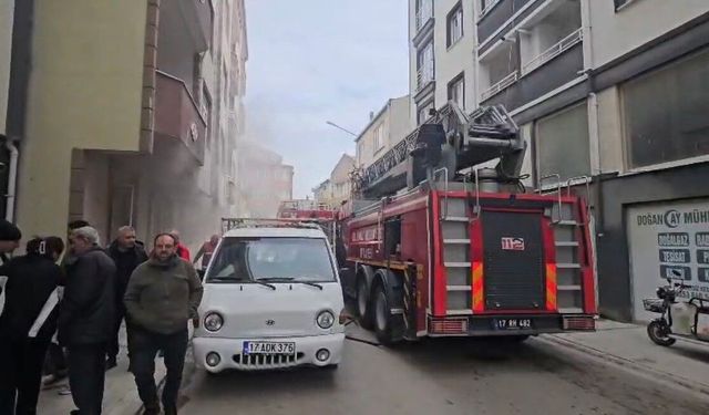Gelibolu'da apartmanda çıkan yangın korkuttu