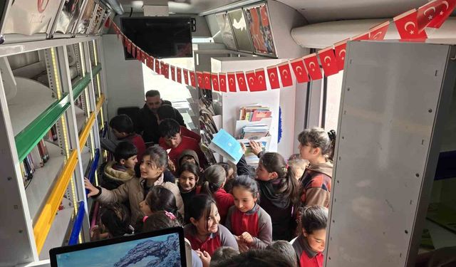 Gezici Kütüphane, 3 binden fazla kitabı okurlarla buluşturuyor