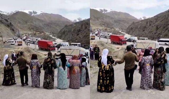 Hakkari-Van yolunda heyelan yolu kapattı, halay moral oldu