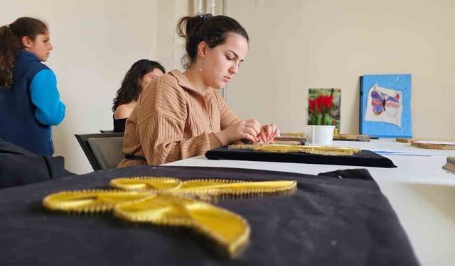 Hasköy'de gençler filografi sanatıyla hem hobi ediniyor hem meslek öğreniyor