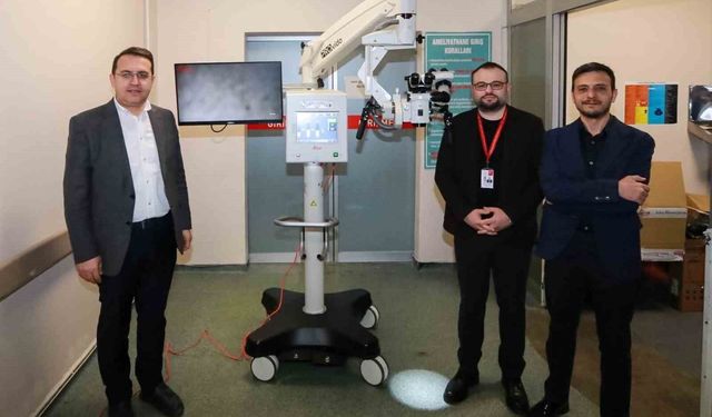 Hastaneye ileri teknoloji cerrahi operasyon mikroskobu