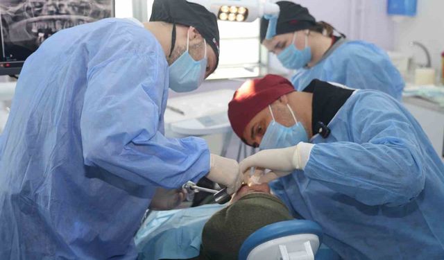 Iğdır Üniversitesi'nde bir ilk: Ağız ve Diş Sağlığı Hastanesi'nde implant tedavisi başladı