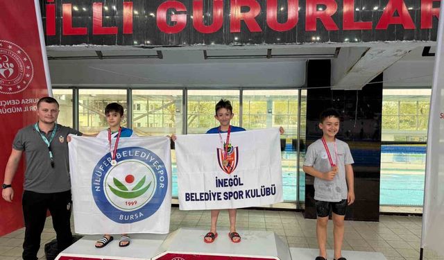 İnegöllü minik yüzücülerden 18 madalyalık gurur