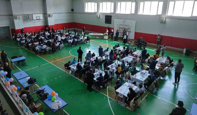 İpekyolu'nda akıl dolu rekabet: 180 öğrenci zekâ oyunlarında ter döktü