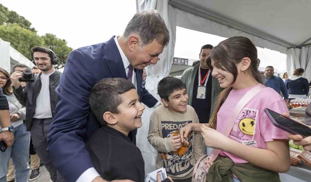 İZKİTAP-7. İzmir Kitap Fuarı kapılarını açtı