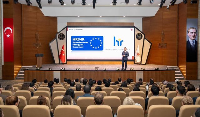 İzmir Adliyesinde 'Bir Liderin İnşası' konferansı düzenlendi