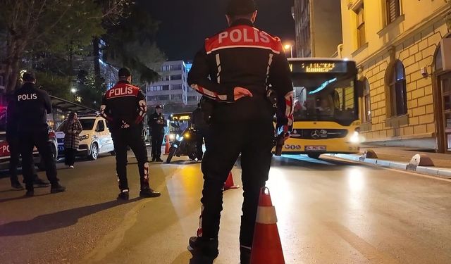 Kadıköy'de polis ekipleri asayiş uygulaması gerçekleştirdi