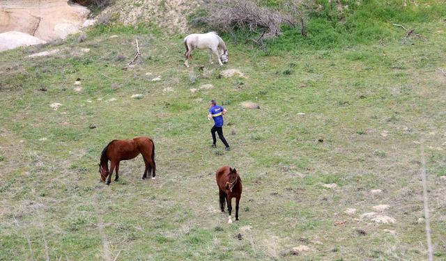 Kapadokya'da sporcular hem zamana hem zorlu doğa şartlarına meydan okudu