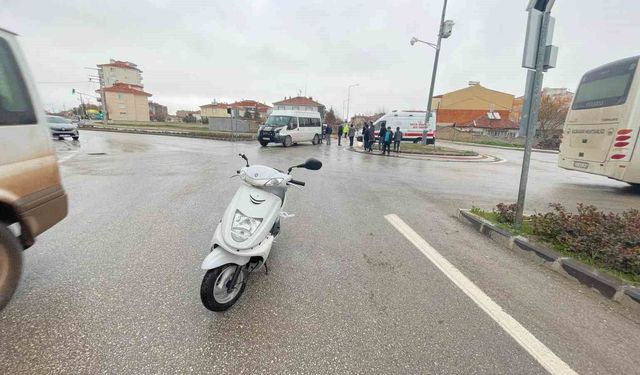 Karaman'da minibüsle motosiklet çarpıştı: 1 yaralı