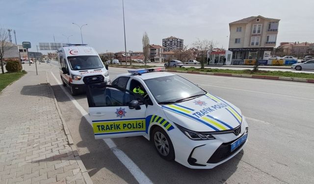 Karaman'da otomobile çarpan motosikletli yaralandı