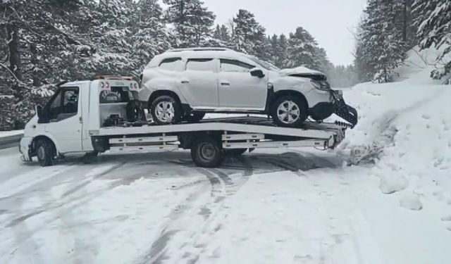 Kars'ta kar yağışı kazaya neden oldu: Kazda 1 kişi yaralandı