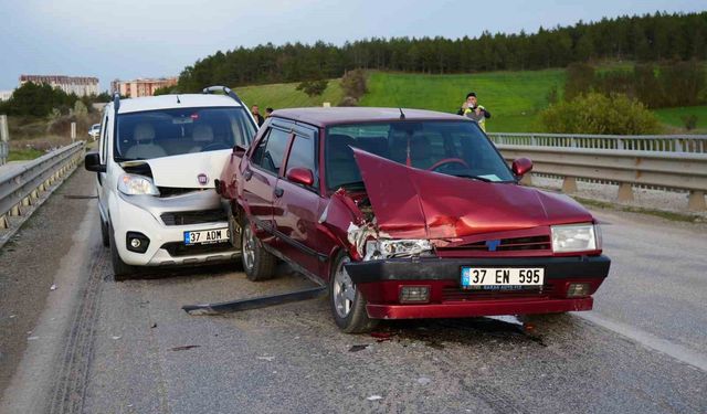 Kastamonu'da iki ayrı trafik kazasında 6 kişi yaralandı