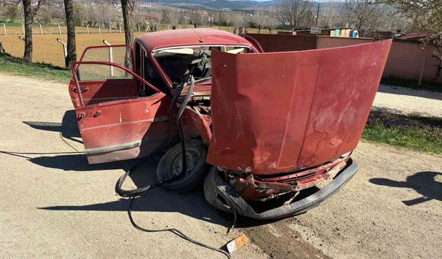 Kastamonu'da iki otomobil çarpıştı: 3 yaralı