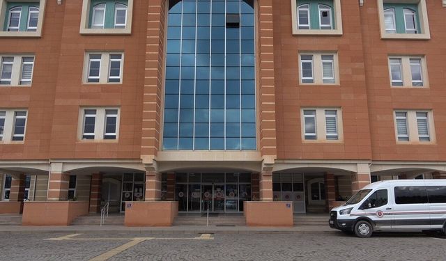 Kavga ettiği husumetlisini öldüren sanığa haksız tahrik indirimi