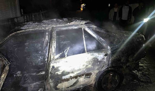 Keşan'da park halindeki otomobilde çıkan yangın söndürüldü