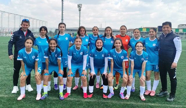 Körfez U15 Kız Futbol Takımı Darıca'dan 4-0 galibiyetle döndü