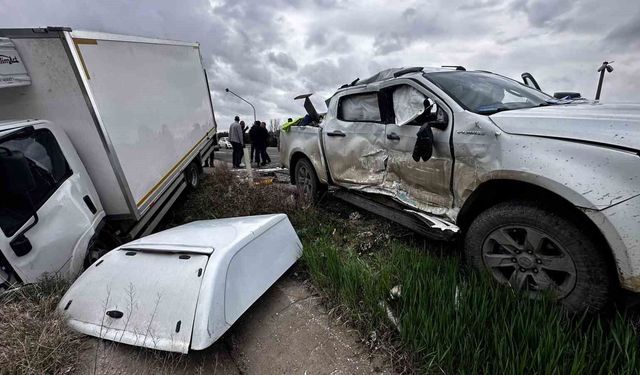 Kulu'da kamyonet ile pikap çarpıştı: 2 yaralı