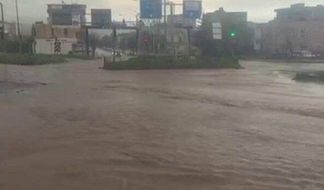 Kurtalan'da sağanak yağış hayatı olumsuz etkiledi